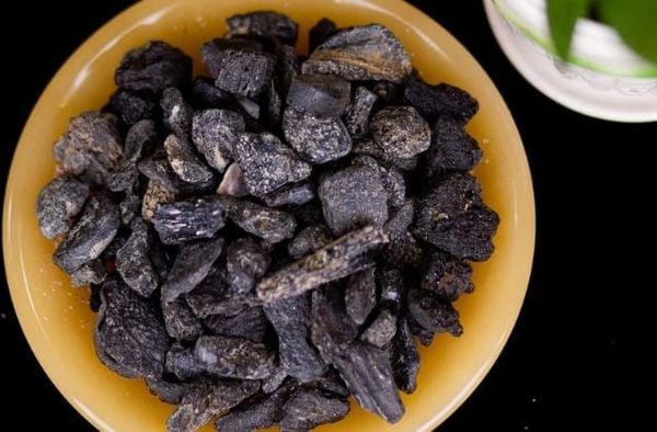 đá thiên thạch đen