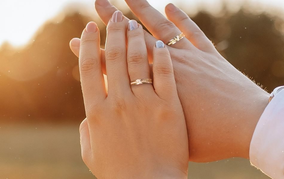 dao cong giao deo nhan cuoi tay nao 1 27fd3f350fd74fe7b79d5053f5b065bc 1