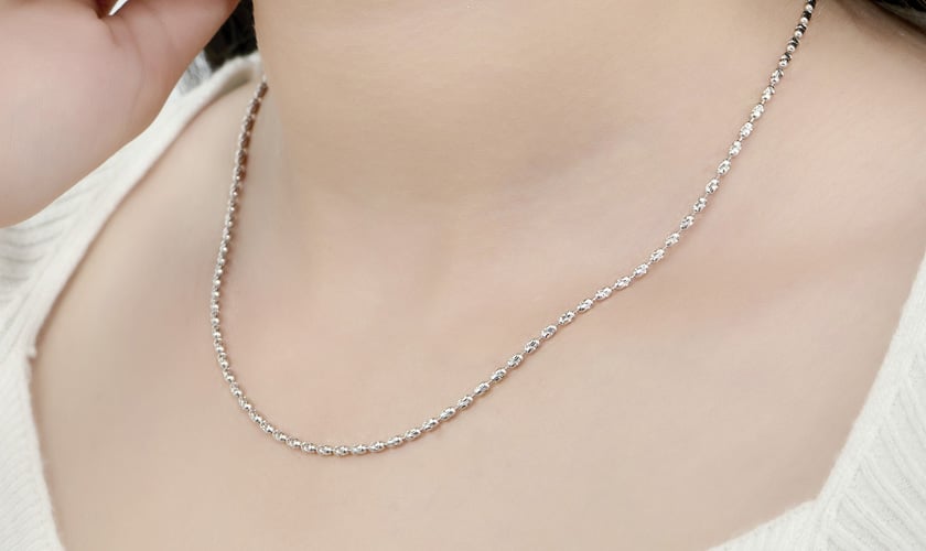 Mẫu dây chuyền bi vàng trắng sợi mảnh