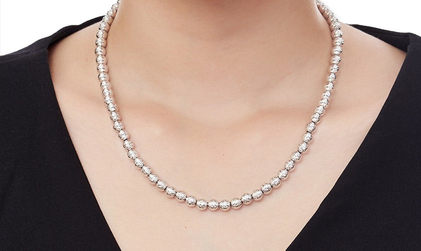 Dây chuyền bi trắng có giá phụ thuộc nhiều yếu tố