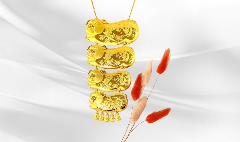 Mẫu dây chuyền heo vàng với thiết kế 4 chú heo xếp chồng lên nhau mang đậm vẻ đẹp văn hóa truyền thống