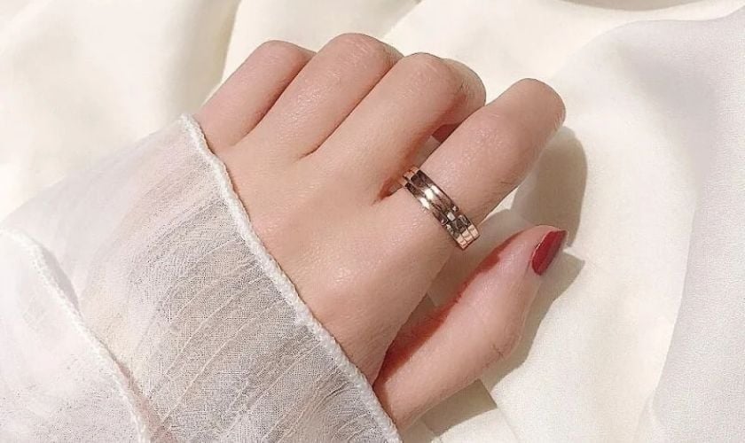 Ý nghĩa phong thủy khi đeo nhẫn vàng