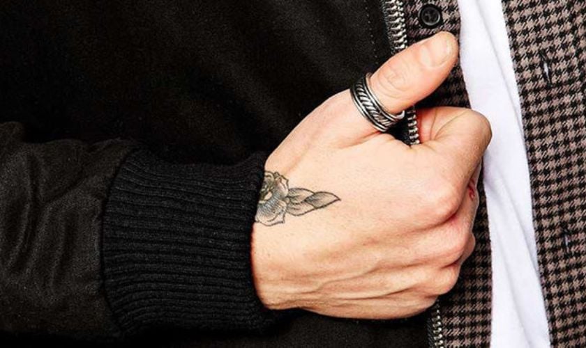 Nhẫn vàng ngón cái thể hiện quyền lực và ý chí