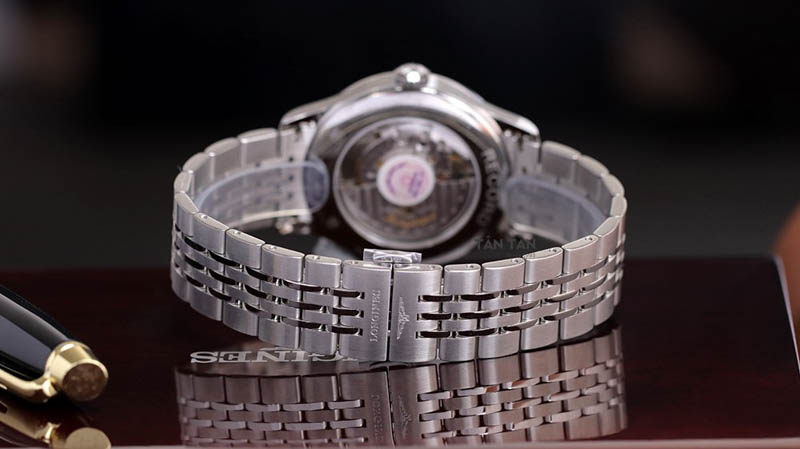 dong ho co va dong ho pin