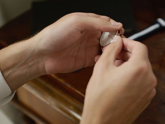 thay pin đồng hồ Daniel Wellington