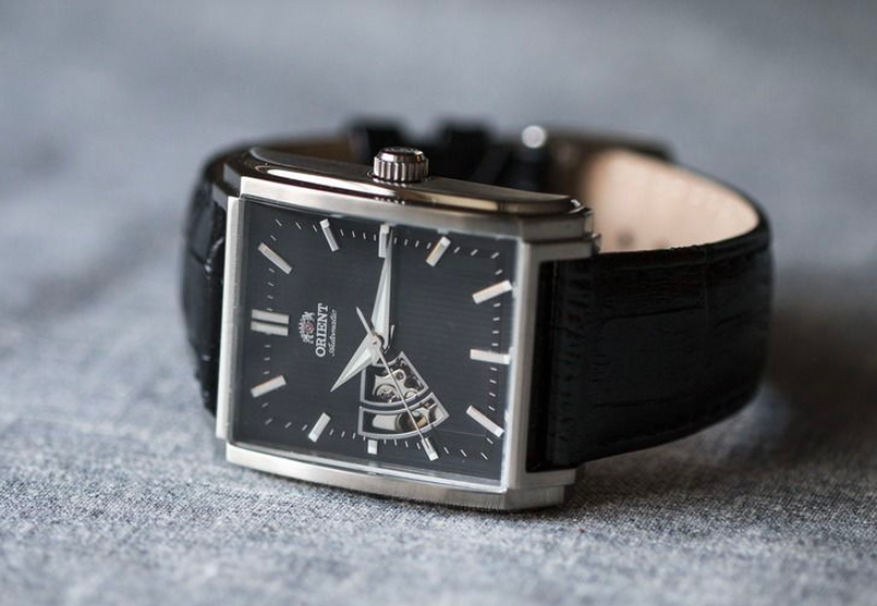 Mẫu đồng hồ nam mặt chữ nhật