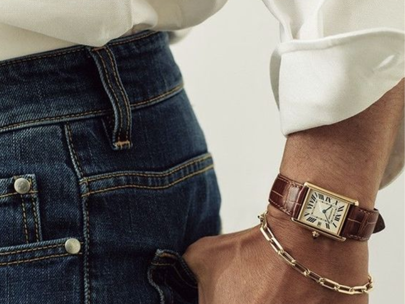 Đồng hồ mặt chữ nhật nam giúp che đi khuyết điểm cổ tay to