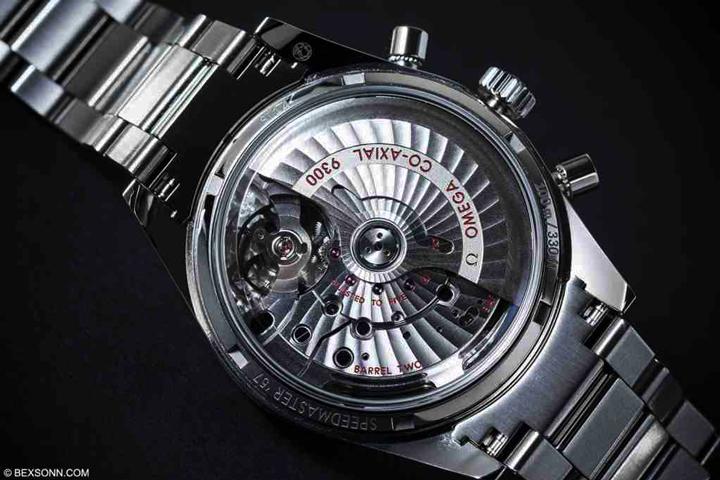 Bộ kính Sapphire phẳng trong suốt để lộ bộ máy cơ L899