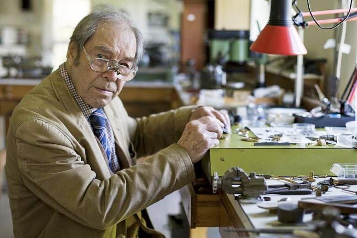 dong ho omega globemaster 32