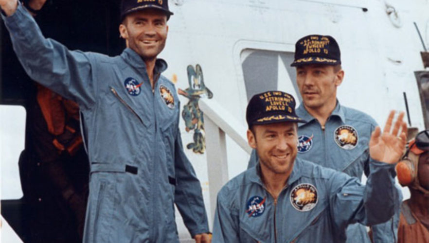 dong ho omega speedmaster 15 882x500 1