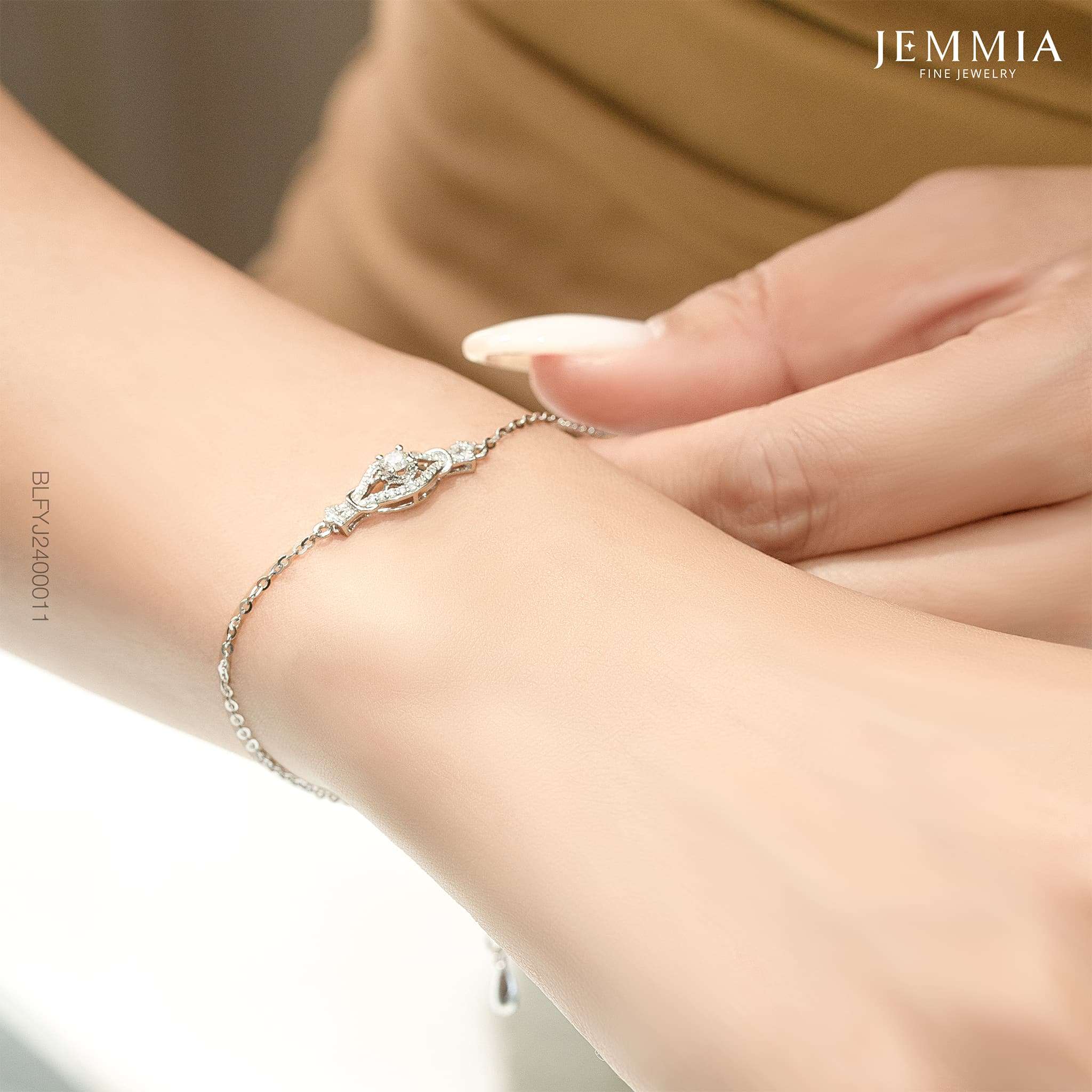 tặng lắc tay là mang đến sự may mắn cho bạn gái