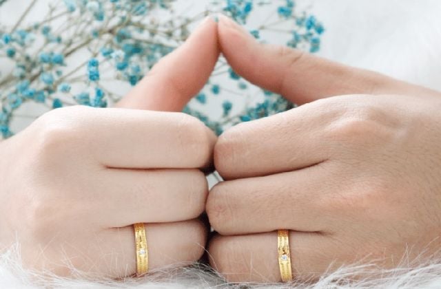 giá nhẫn cưới vàng tây