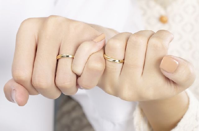 giá nhẫn cưới vàng tây