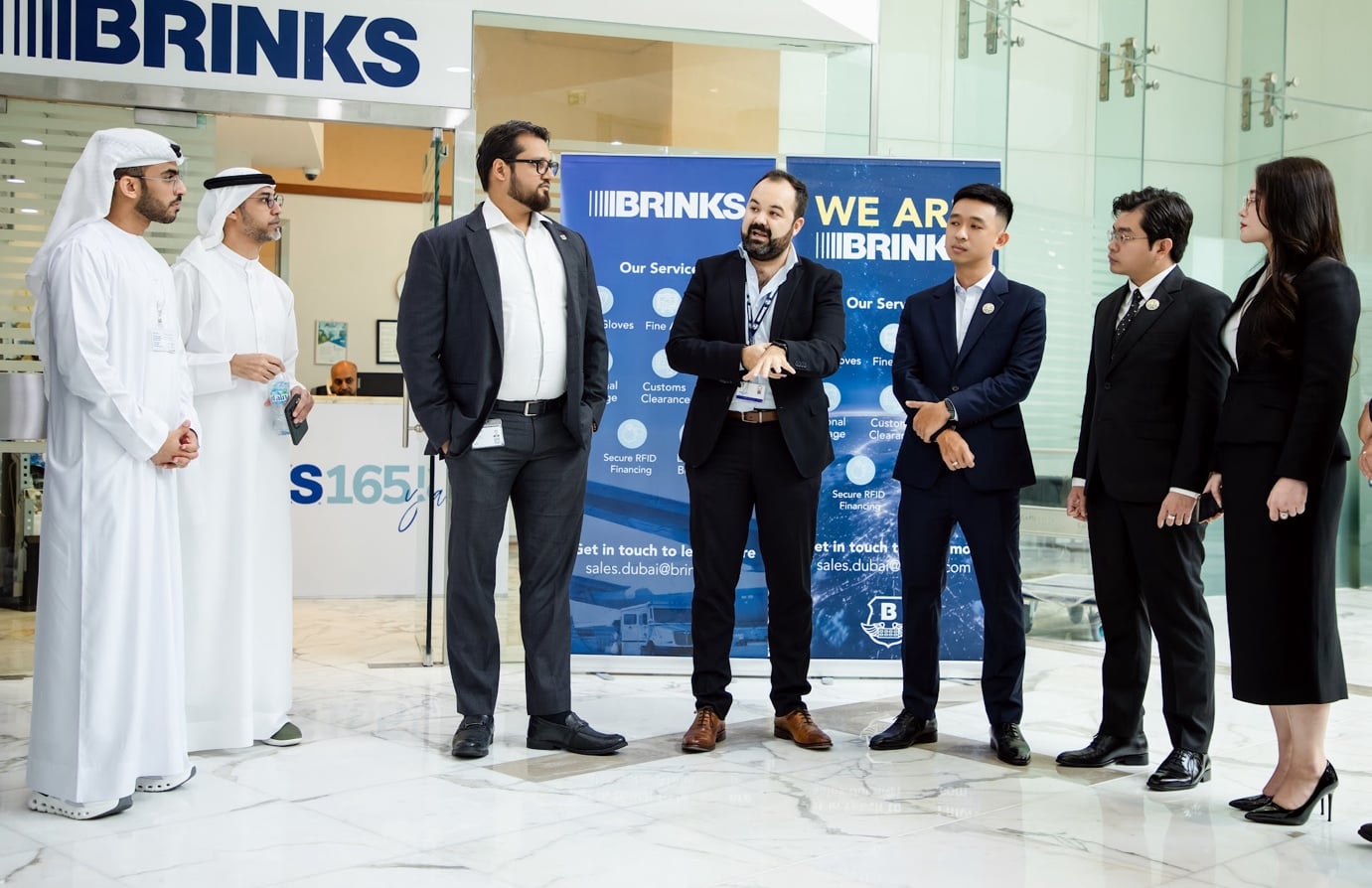 Gặp gỡ và giao thương với gã khổng lồ DMCC và DDE tại Dubai khiến Thegioitrangsuc có thể đảm bảo rằng mọi viên kim cương đều không chỉ đạt chuẩn về 4C mà còn mang trong mình giá trị bền vững về đạo đức.