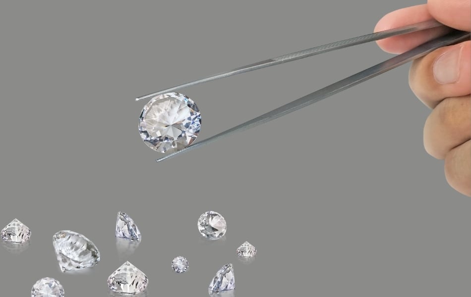 Hột xoàn có độ cứng 10/10 trên thang điểm Mohs