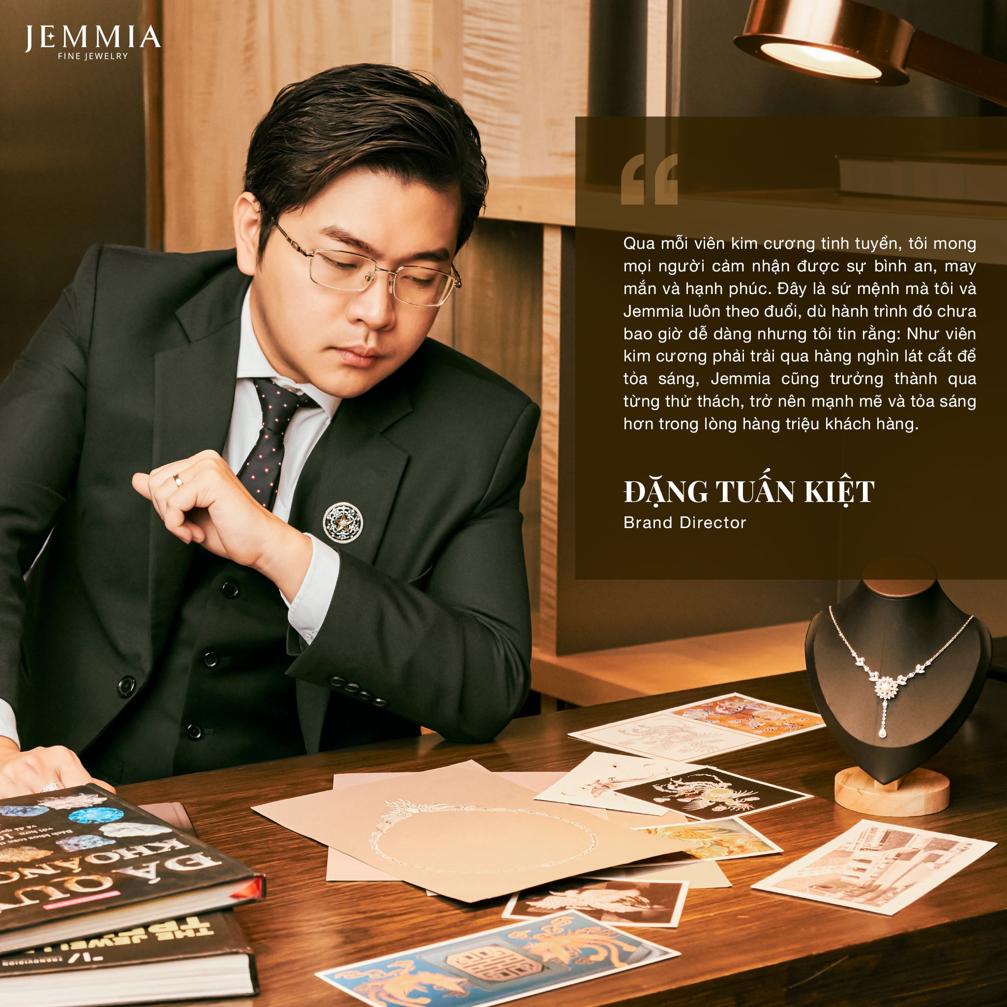 Mua hàng tại Jemmia, bạn sẽ được tư vấn bởi chuyên gia kim cương anh Kiệt Hột Xoàn