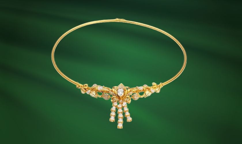 Kiềng vàng tây có đính đá tinh xảo là món quà rất ý nghĩa