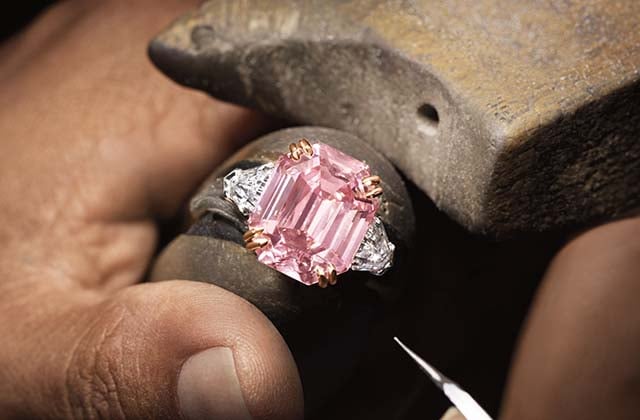 Viên kim cương Pink Legacy là một trong những viên kim cương màu hồng nổi bật nhất trên thế giới