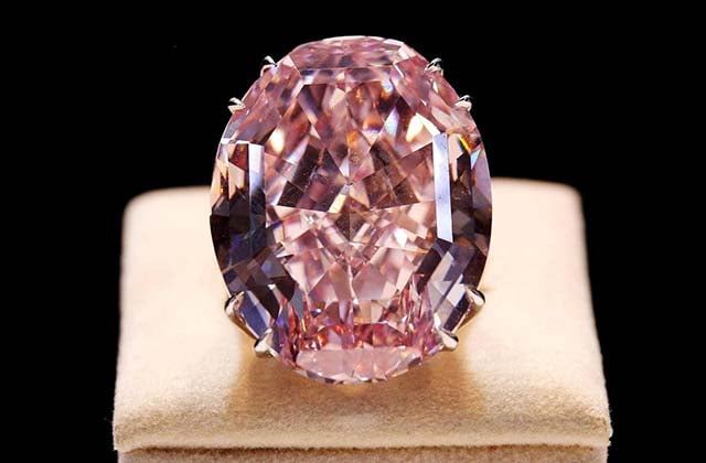 Viên kim cương Pink Star mang trong mình màu hồng sống động