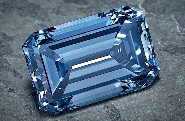 Viên kim cương Oppenheimer Blue mang trong mình màu xanh sống động