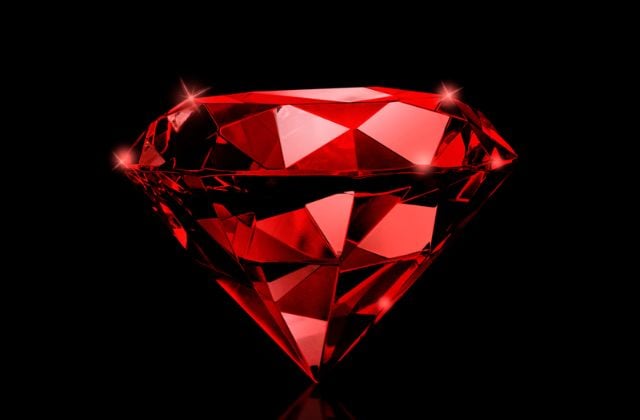 Số lượng kim cương đỏ tự nhiên khai thác trên thế giới chỉ mới khoảng 50 - 80 viên