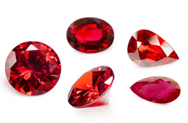 Kim cương đỏ tự nhiên rất hiếm, có giá thành cao.