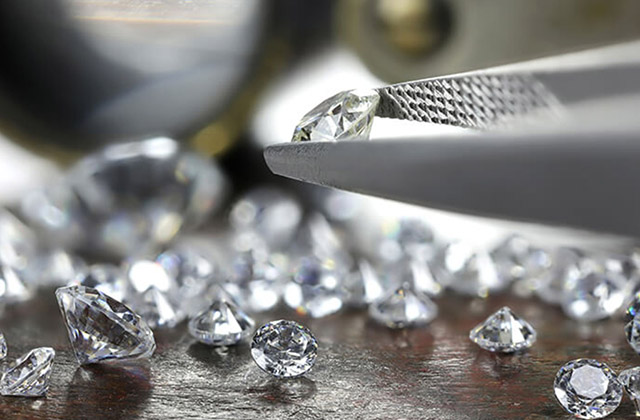 Kim cương có độ giòn từ trung bình đến khá tốt