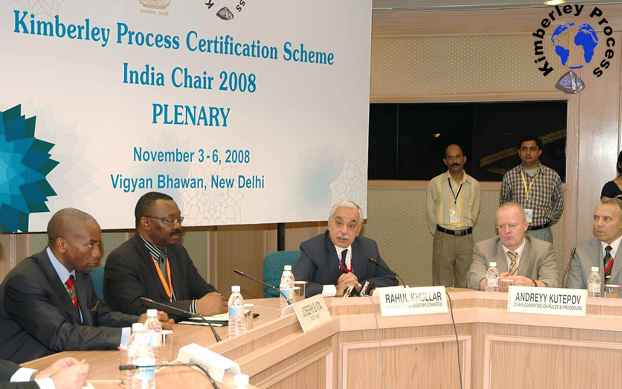 Kimberley Process Và Thực Trạng “Hợp Pháp” Của Kim Cương