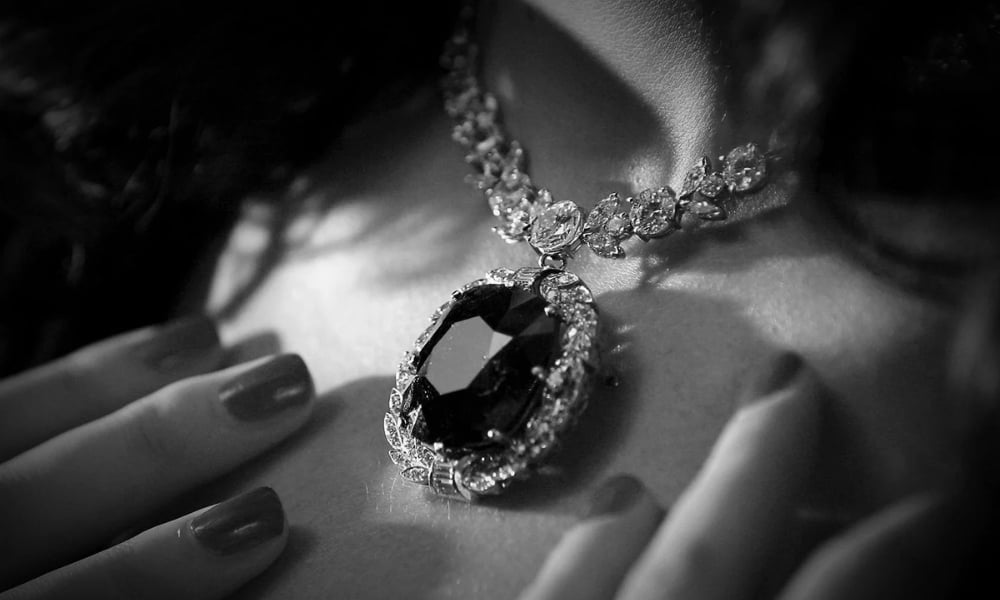 Kim cương màu đen