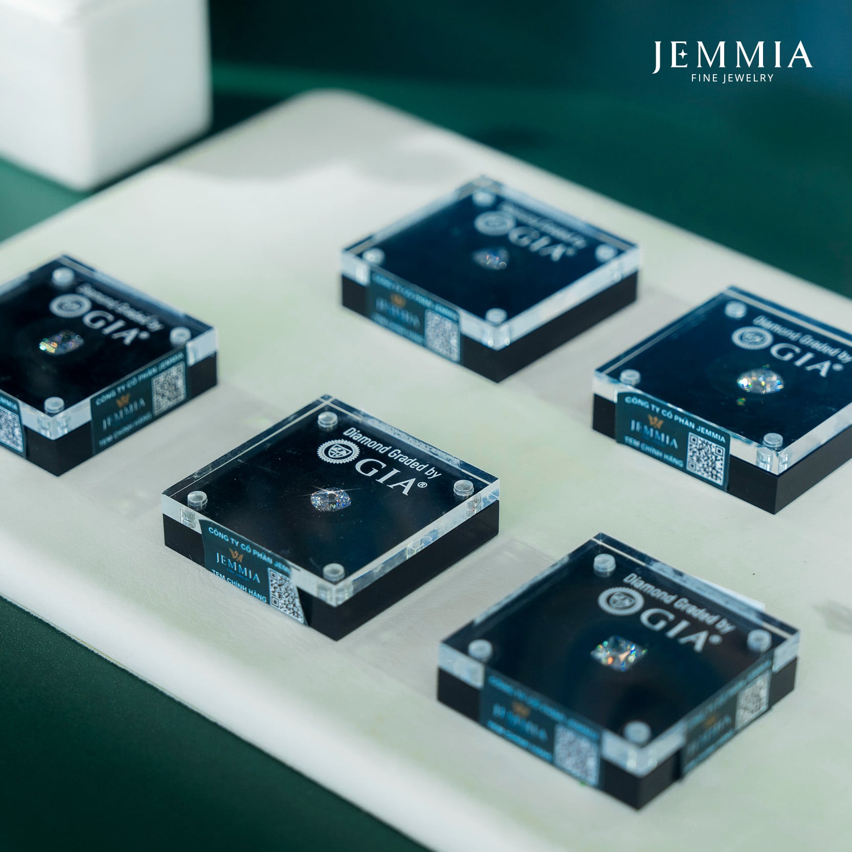 Kim cương nước E giá bao nhiêu