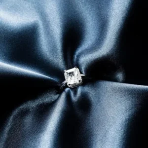 Kim Cương Vuông Gọi Là Gì? Phù Hợp Với Loại Trang Sức Nào?