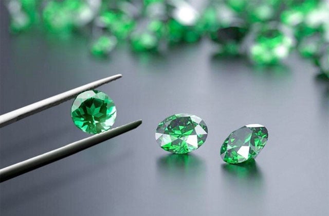 Kim cương xanh lá cây vô cùng hiếm trên thị trường