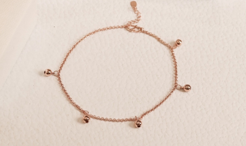 Mẫu lắc chân vàng đính charm tròn