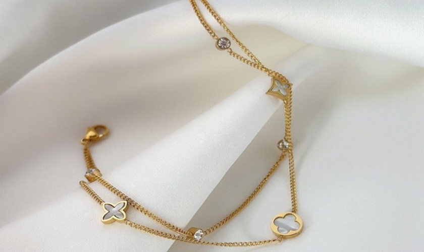 Mẫu lắc chân vàng đính charm nhí tinh tế