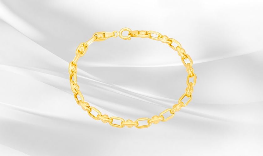 Thiết kế mẫu lắc tay vàng 18k nam 3 chỉ hoạ tiết bi mang đến vẻ đẹp vừa hiện đại và trẻ trung cho phái mạnh