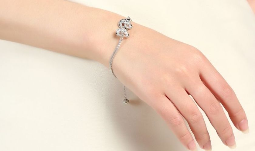 Ý nghĩa của lắc tay vàng cho mẹ