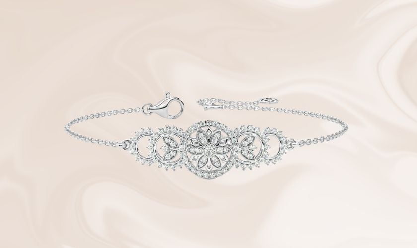 Lắc tay vàng 18k cho mẹ mặt hoa đính đá quý phái