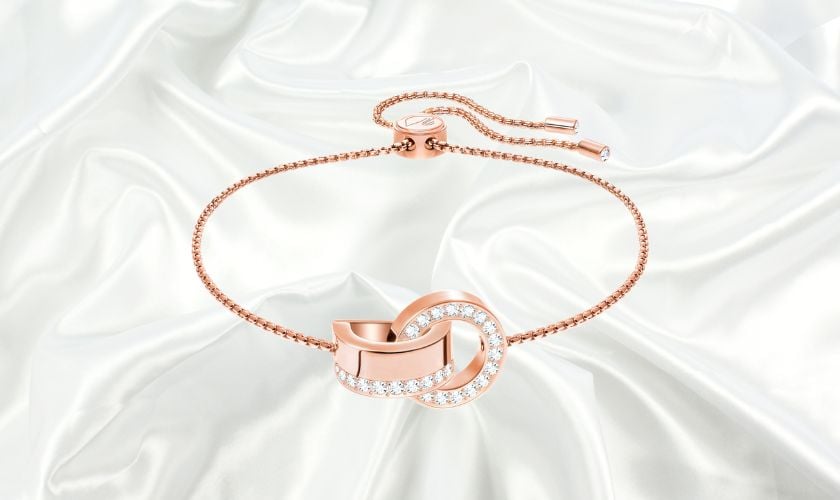 Vòng tay vàng hồng hình hai vòng tròn thể hiện tình yêu vĩnh cửu