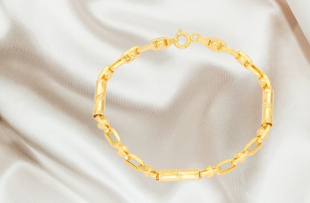 Mẫu lắc tay vàng nam 2 chỉ kết hợp mắt xích với ống điếu