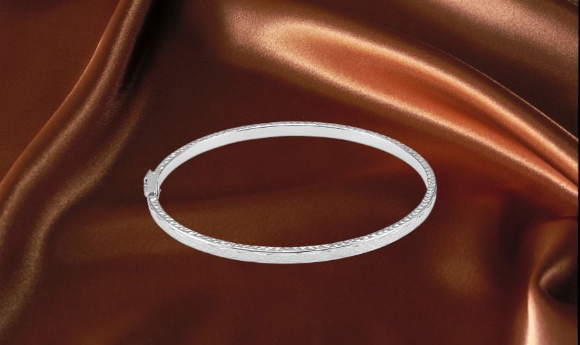 Chiếc vòng tay nữ cứng cáp vàng Ý 18K thiết kế tinh xảo