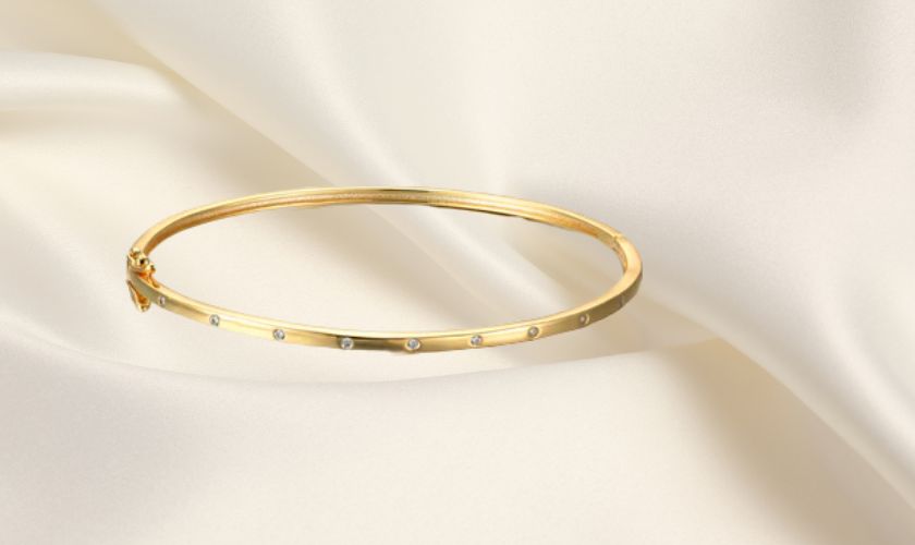 Lắc tay vàng nữ trơn đính đá quý lấp lánh