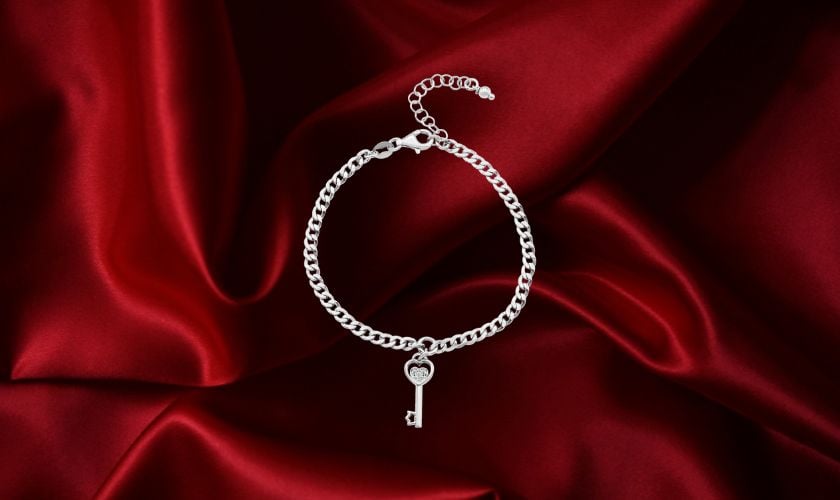 Lắc vàng Ý nữ mặt hình chìa khoá