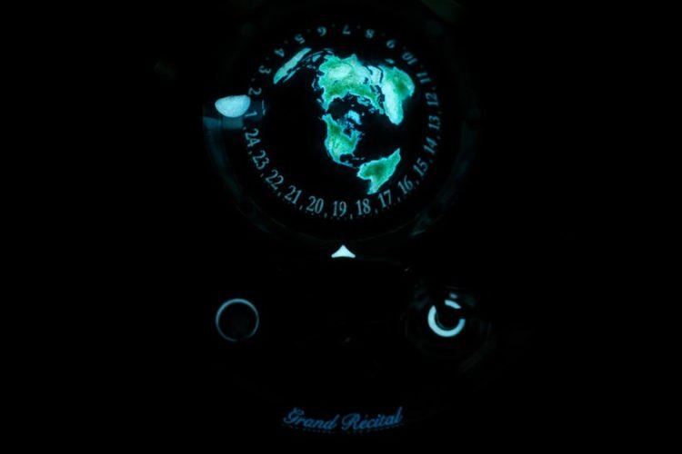 Dịch vụ phục hồi và làm sáng dạ quang đồng hồ chuyên nghiệp