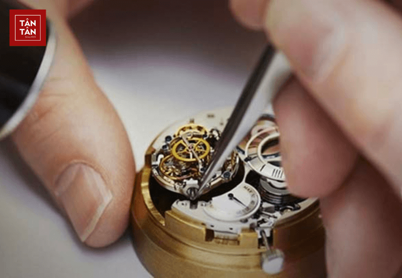Lau dầu, bảo dưỡng đồng hồ định kì đúng cách