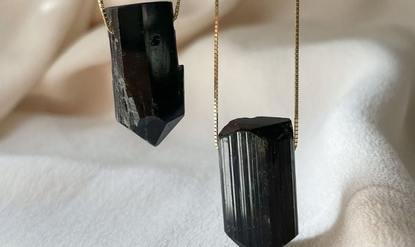 Đá Tourmaline đen: Hút năng lượng tiêu cực