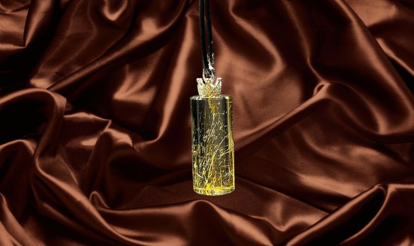 Vòng cổ nam mặt đá thạch anh tóc vàng dáng trụ