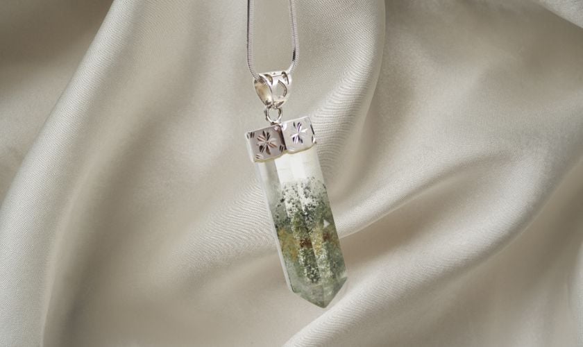 Mặt dây chuyền nam đá thạch anh ưu linh xanh