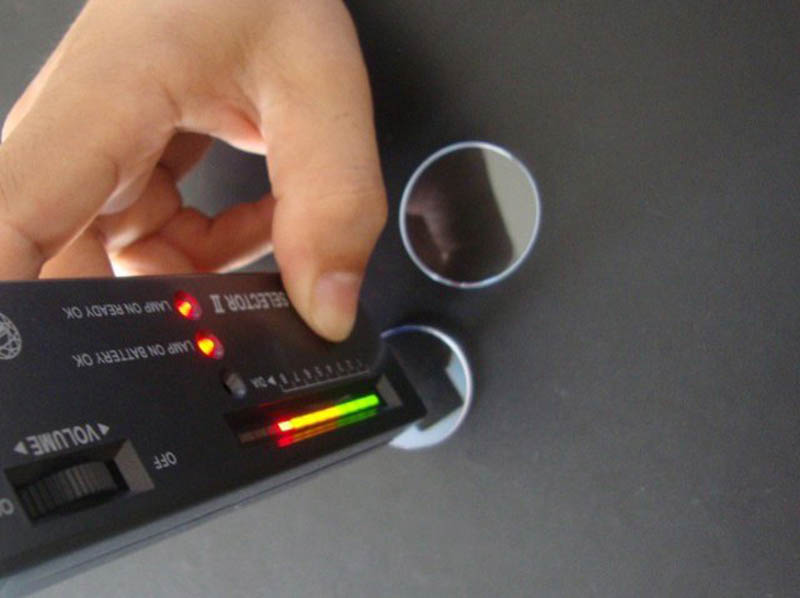 mat kinh sapphire dong ho