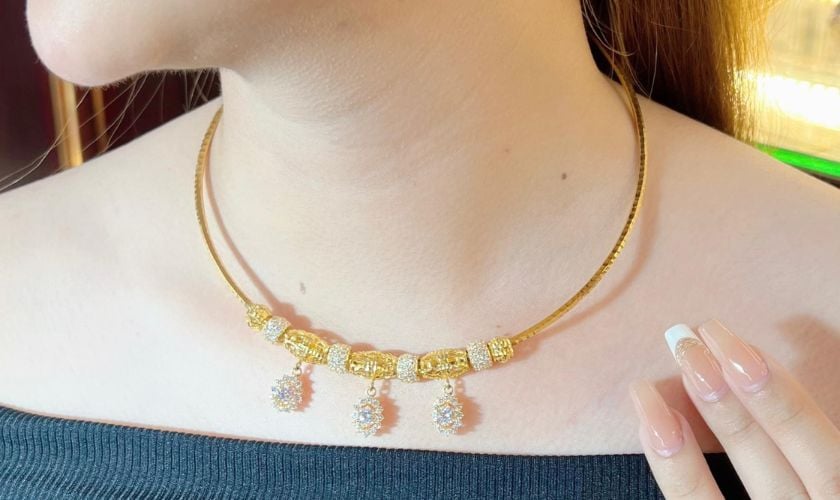 Mẫu kiềng cổ vàng 18k là gì