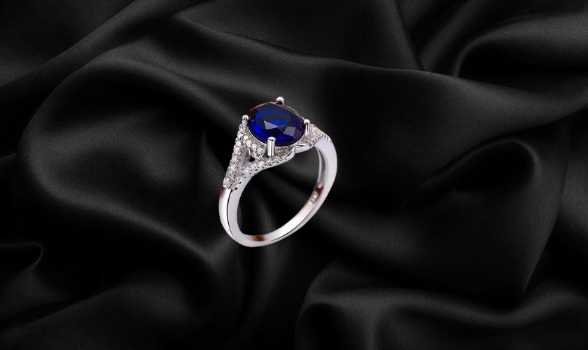 Nhẫn nữ gắn đá quý màu xanh của đại dương